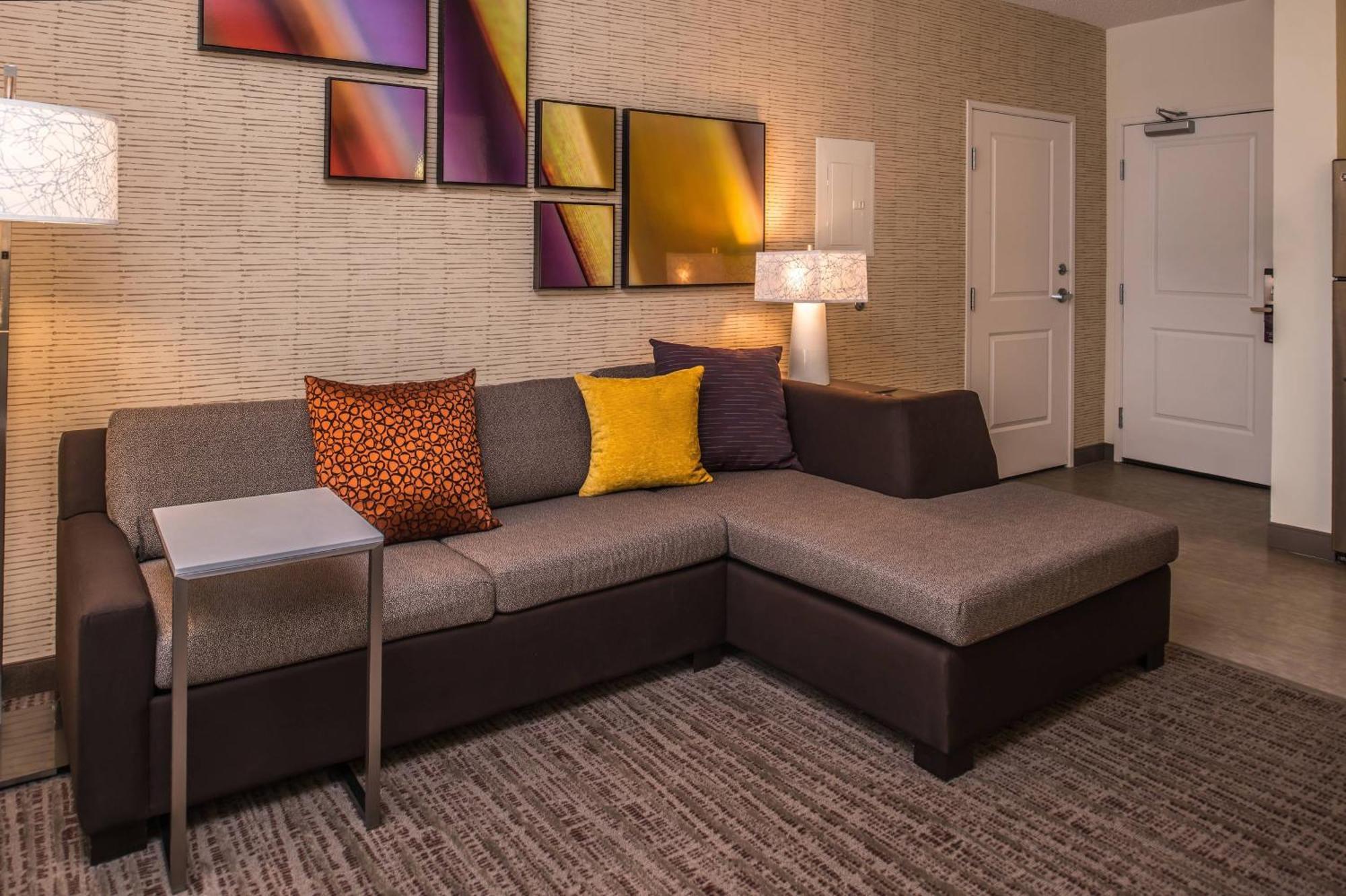 Hotel By Marriott St. Louis Westport