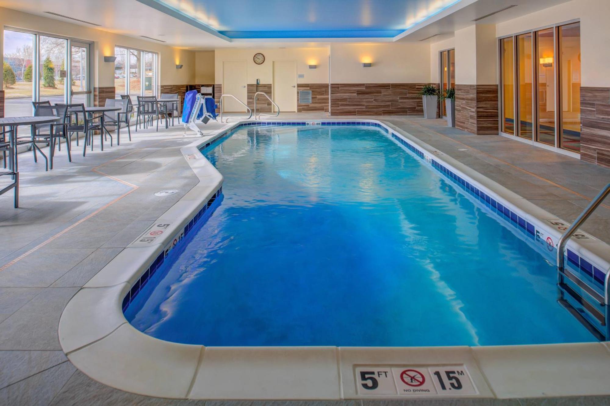 Hotel By Marriott St. Louis Westport